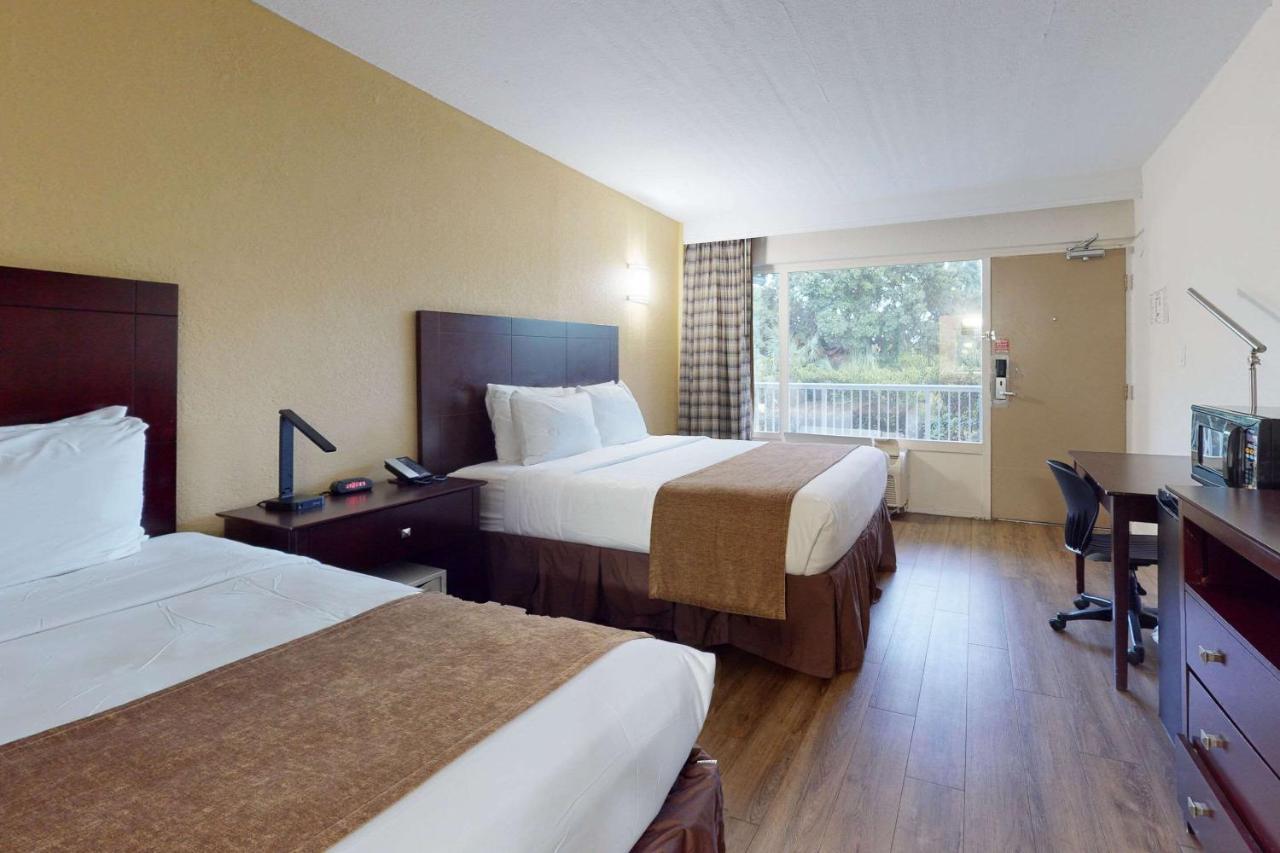 Rodeway Inn & Suites Fort Lauderdale Airport & Cruise Port Dania Beach Eksteriør billede