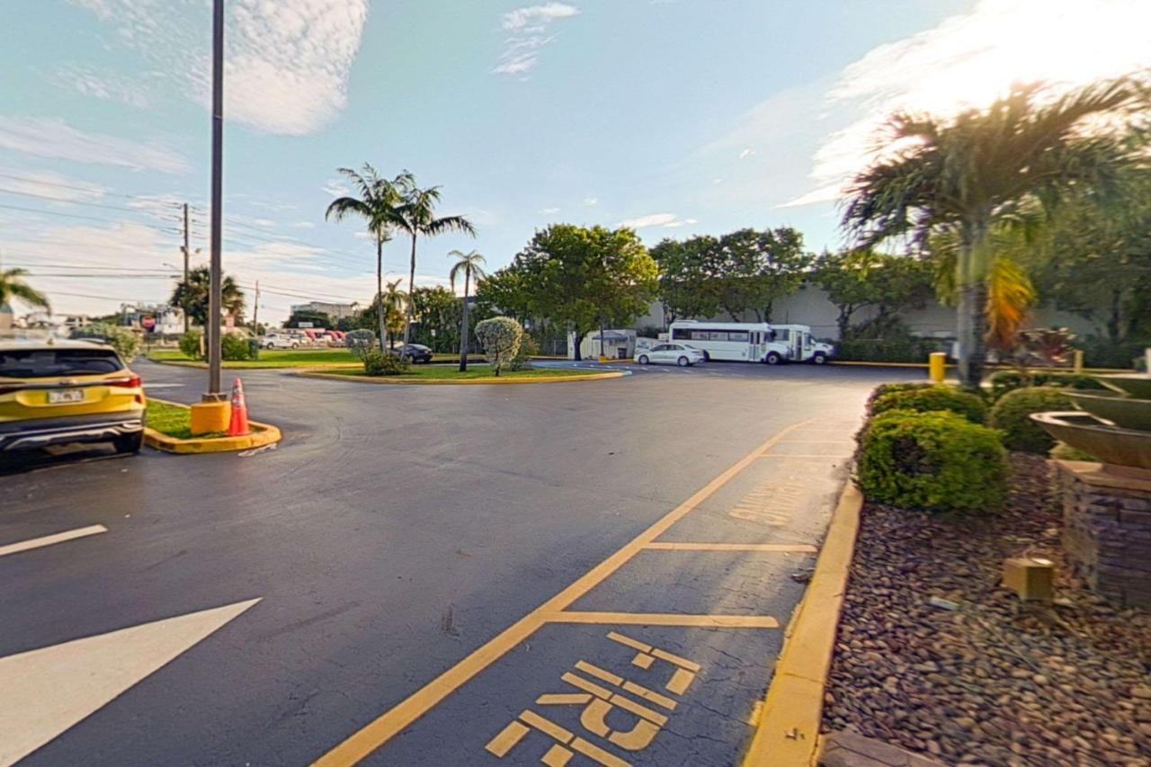 Rodeway Inn & Suites Fort Lauderdale Airport & Cruise Port Dania Beach Eksteriør billede
