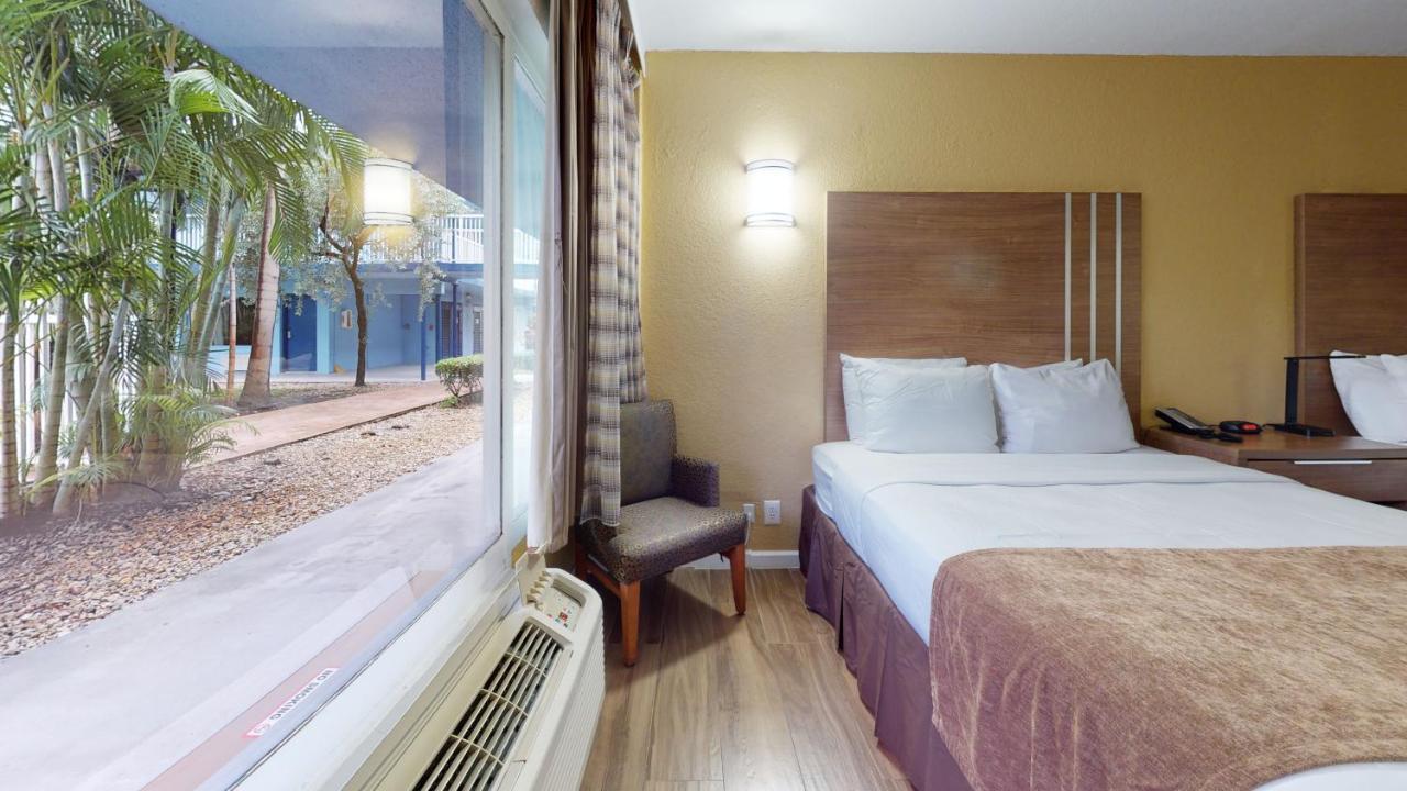 Rodeway Inn & Suites Fort Lauderdale Airport & Cruise Port Dania Beach Eksteriør billede